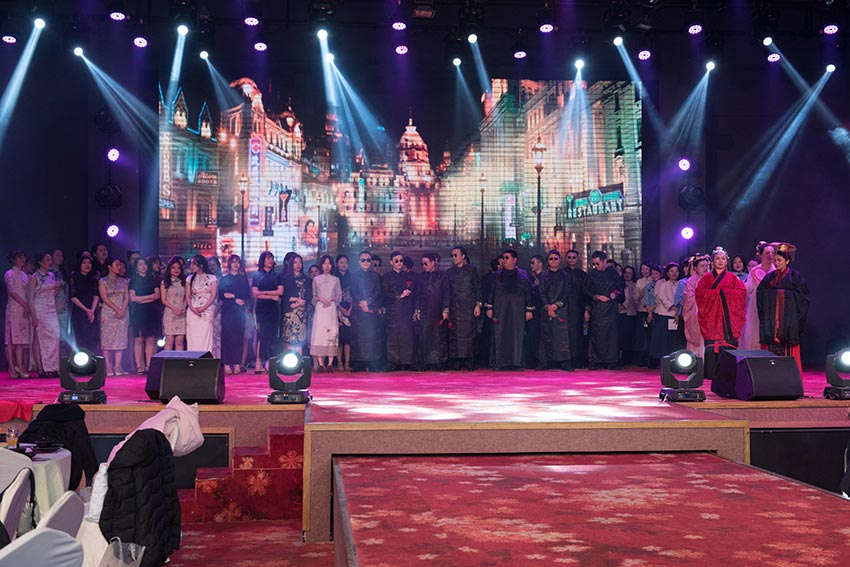 1628928573389085.jpg 艾木傳媒怎樣拍好大型合影合照