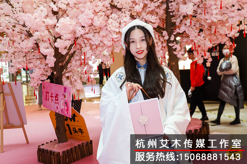 1630815190634517.jpg 盒馬生鮮認(rèn)養(yǎng)一頭牛春日桃園會(huì)新品發(fā)布現(xiàn)場(chǎng)人員產(chǎn)品宣傳拍攝