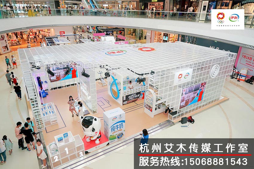 從高空拍下整個伊利展柜展臺布局